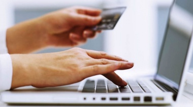El Gobierno eliminará impuestos para hacer compras online en el exterior