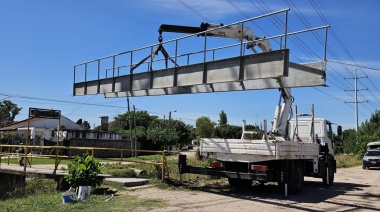 Esteban Echeverría avanza en la construcción de un puente peatonal