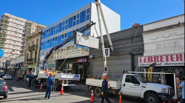 Bahía Blanca inició el retiro gratuito de cartelería irregular en el centro de la ciudad