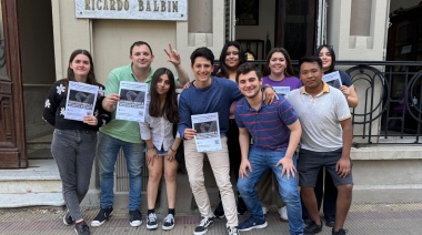 La Juventud Radical platense salió a empapelar la ciudad en defensa de los jubilados