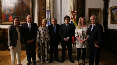 González Urrutia se reunió con Milei y salieron al balcón de la Casa Rosada