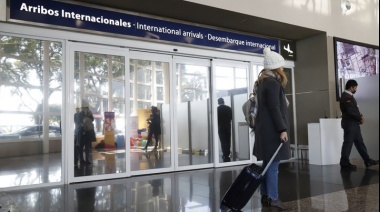 Extienden la vigencia del Fondo Nacional del Turismo y mantiene un impuesto en los pasajes al exterior