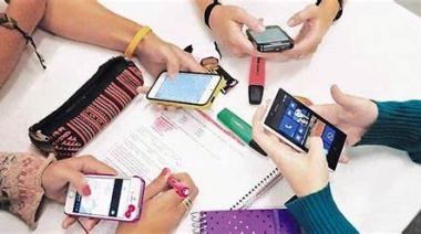 Proponen regular el uso de pantallas en escuelas bonaerenses para proteger a los niños