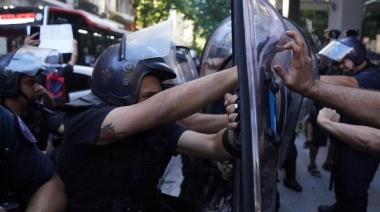 Represión policial con gases y palos durante la marcha de jubilados de este miércoles