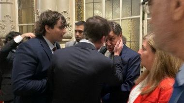 Denuncian a Santiago Caputo por amenazas
