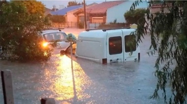 Fuerte temporal en Bahía Blanca: destrozos, más de 40 familias evacuadas y suspensión de clases
