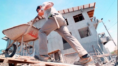 El empleo asalariado volvió a caer en enero y ya se perdieron 236.700 puestos de trabajo en un año y medio