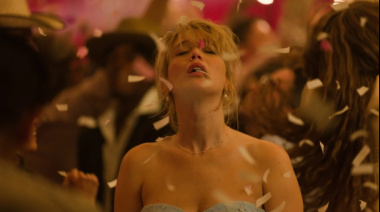 De qué trata "Die, My Love": la película basada en una novela argentina que brilló en Cannes y conquistó a Scorsese