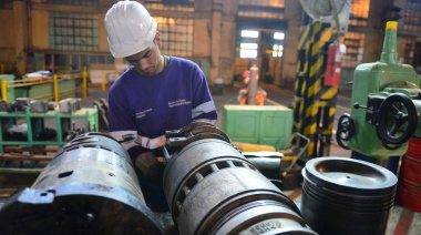 Industria: a pesar del repunte, advierten una posible baja en el sector en los próximos meses