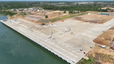Valdés inaugura el puerto más grande del norte argentino en Ituzaingó