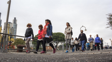 Los viajeros argentinos son los que más caminan en el mundo, según un prestigioso ranking: furor por las visitas guiadas “a la gorra”