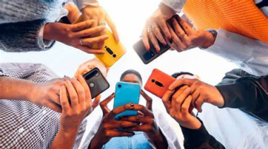 Prohíben el uso de celulares en escuelas primarias de la PBA