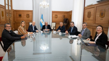 Consejo de Mayo: Milei intenta sellar consensos mientras negocia apoyo financiero de EE.UU.