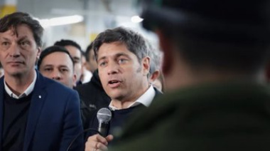 “Fuera de la realidad”: Kicillof fustigó a Milei por el “karaoke presidencial”