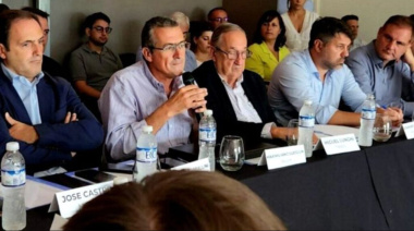 Intendentes radicales bonaerenses llevaron sus reclamos a López: deuda y aguinaldos en el foco