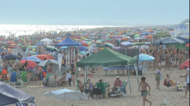 Prohíben el uso de gazebos en la playa de Monte Hermoso