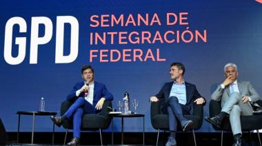 Kicillof advirtió un “retorno a los noventa” y cuestionó la vuelta al Consenso de Washington