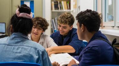 Sileoni alerta por la reforma educativa: "El Estado queda corrido y la sociedad, desentramada"