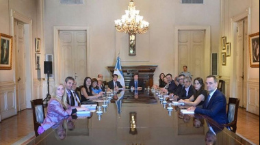 Repudian aumento de sueldos para funcionarios: "Obsceno" y "sinvergüenzas"