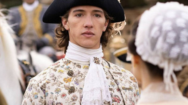 Julen Katzy, la estrella de "Valle Salvaje", ahora arma carpas en San Clemente del Tuyú