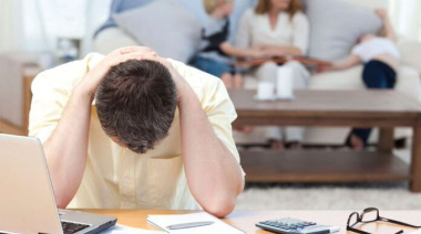 Tarjetas al límite: familias ahogadas y morosidad sin precedentes