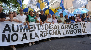 La CGT y las CTA marchan contra la reforma laboral: "No es modernización, es ajuste"