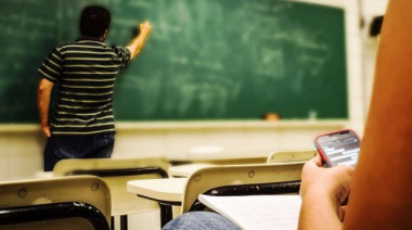 Celulares en el aula: promueven prohibirlos en secundarias bonaerenses