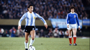 Era amado por los hinchas ingleses, pero la Guerra de Malvinas cambió su destino: el ídolo argentino que se fue a Francia en 1982