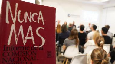 Libros contra el olvido: la Defensoría refuerza la memoria a medio siglo del golpe