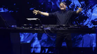 El cura DJ deslumbró en Plaza de Mayo con un multitudinario homenaje al papa Francisco