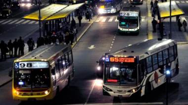 Reclaman explicaciones a Kicillof por subsidios al transporte y crece la tensión por deudas con empresas