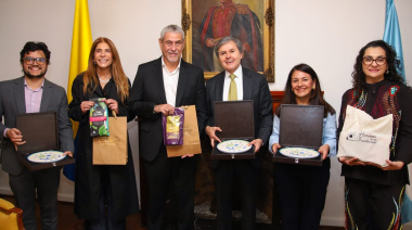 Ferraresi se reunió con el embajador de Colombia y criticó la política exterior de Milei