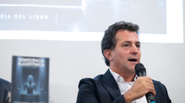 Christian Gribaudo presentó “Democracia Algorítmica” en la Universidad del Este de La Plata  