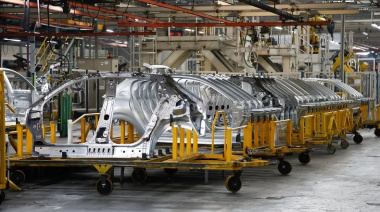 La producción automotriz cayó 17,5% interanual en abril y Stellantis suspende actividades en El Palomar