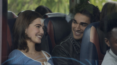 El fenómeno de "Off Campus" ya está disponible: hockey, romance y el fin de la espera para los fans de Elle Kennedy