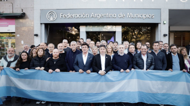 Kicillof reúne a intendentes en La Plata para exponer el impacto de los recortes nacionales en salud