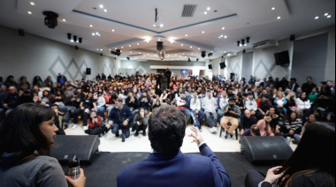 Kicillof defendió la salud mental como política de Estado y lanzó un Consejo Joven en Varela
