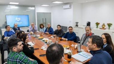Julián Álvarez apunta al Puerto de Dock Sud por la brecha presupuestaria con Avellaneda y anuncia plan de obras en Lanús