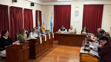 Alvear congeló los sueldos de la planta política