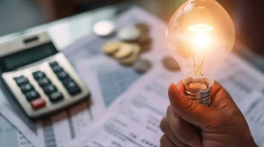 La luz subió más del 60% en un año en el AMBA y golpea a los sectores de bajos ingresos