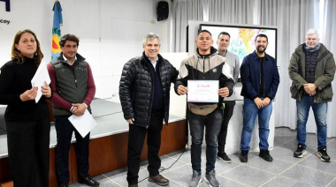 Britos ratificó el respaldo a emprendedores tras la entrega de certificados en Chivilcoy