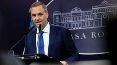 Echarren cruzó a Adorni por su declaración jurada: "Confesó que es un evasor y un corrupto"