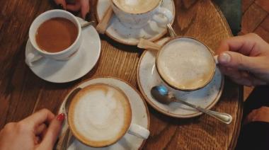 Café con Desconocidos: la propuesta que invita a dejar el celular y volver a conectar cara a cara