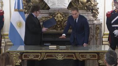 Con la presencia de Adorni, Santilli juró como Jefe de Gabinete de Nación
