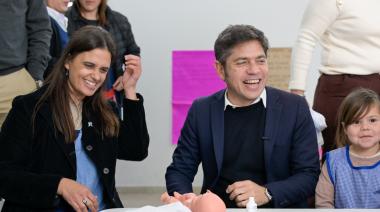 “Estoy buscando un pendrive para la provincia”: Kicillof ironizó sobre el caso Adorni