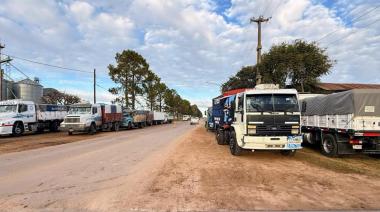 Fleteros inició una protesta pacífica frente a la planta de silos de Cargill en Arribeños