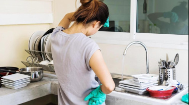 7 de cada 10 horas de trabajo no pago en PBA las hacen mujeres: equivale al 30% del PBG provincial