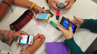 Sin celular en clase: 154 colegios privados bonaerenses ya limitan el uso de pantallas en secundaria