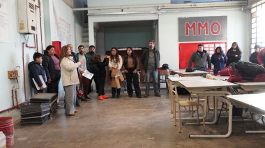 Alumnos de la Escuela Industrial harán baldosones para arreglar la vereda de la Escuela Normal de Mercedes