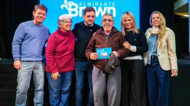 Almirante Brown entregó 300 pases libres multimodales a vecinos con discapacidad